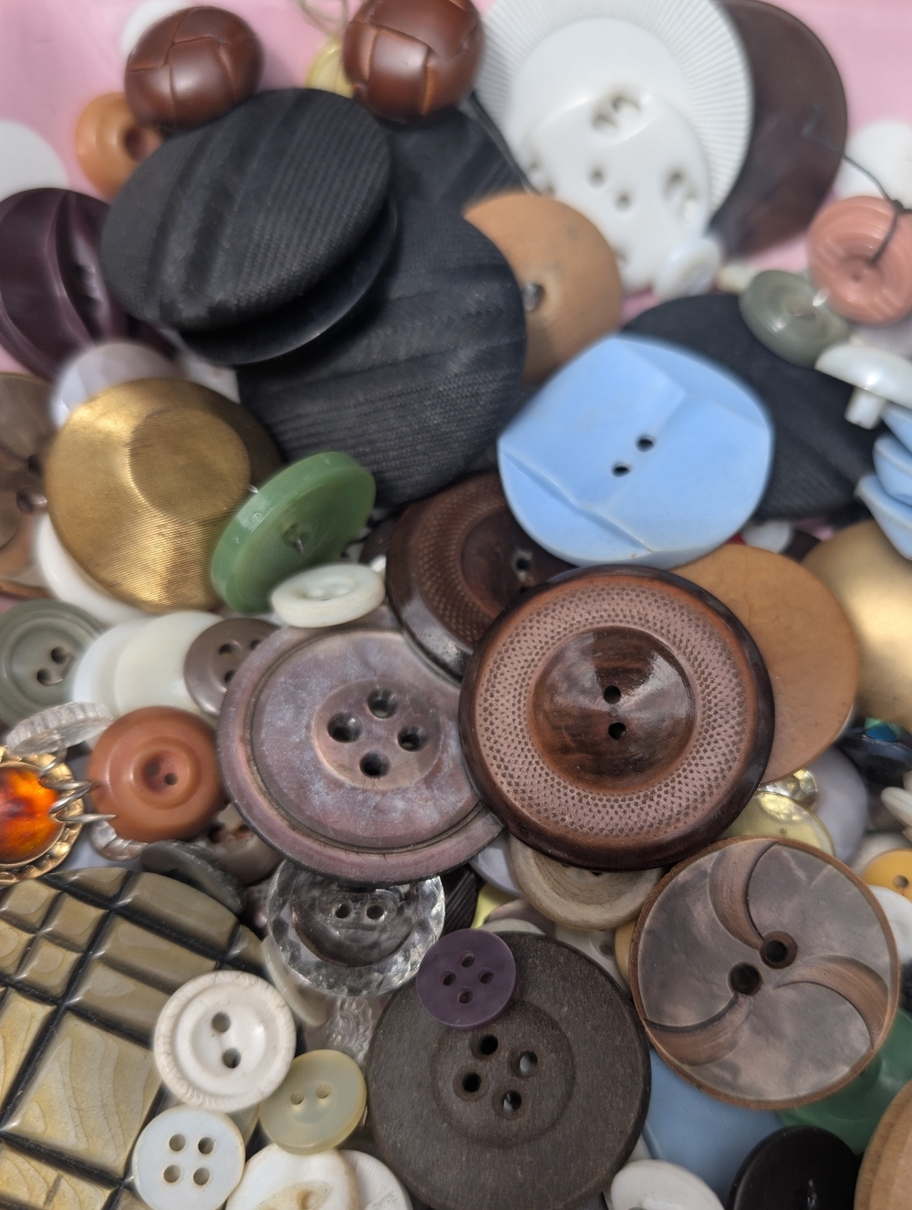 Vintage Assorted Buttons - Lot Of Old Buttons Sewing Collecting Craft - Picture 5 of 12